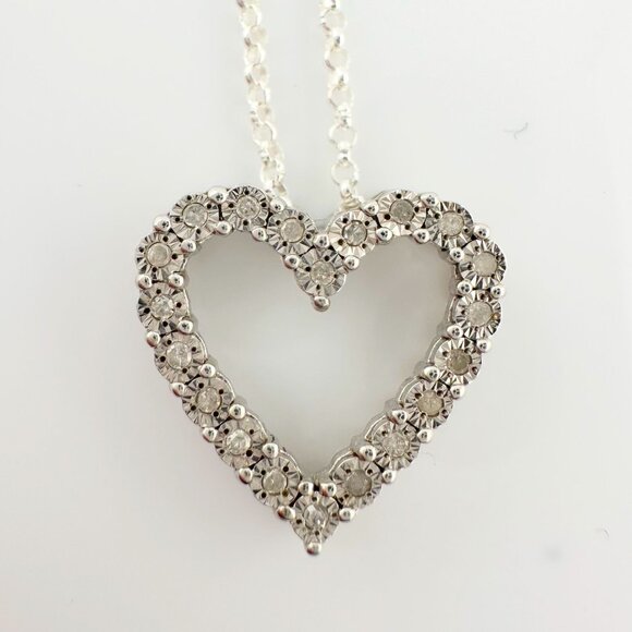 Beautiful Heart Necklace w Natural Diamonds in Illusion Settings - Picture 3 of 13